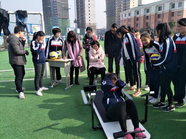 湖南梓山湖学仿真体育中考 让学子赢在起跑线