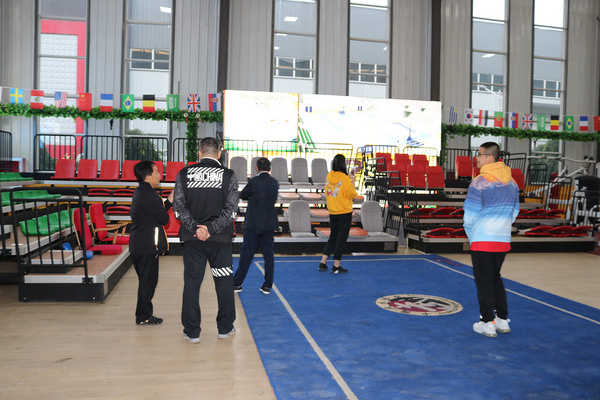 热烈欢迎中国篮球教练范斌来宏康体育参观指导！