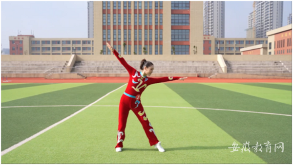 安徽亳州市中小学体育教师展示基本功 竞技亮绝活