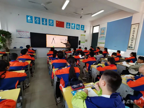 安徽铜陵市广泛开展推门听课活动 不断促进教师专业成长