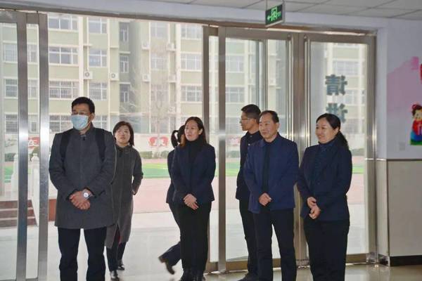 运城市智慧教育示范区融合应用项目专家团莅临海仓学校调研指导
