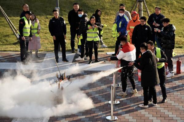 青島科技大學中德校區開展“關注消防 生命至上”消防演練活動