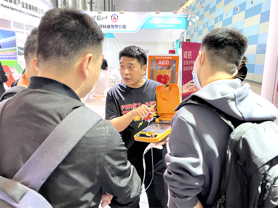 火爆第81屆中國教育裝備展的徠克美AED，為什么每個學校都應配備？