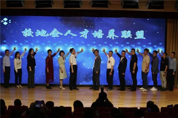 智慧校园新风向：锐捷网络联手北京联合大学管理学院打造创新实验室！