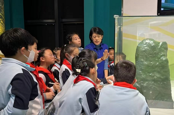 北京朝陽外語小學率先試點無人機教育 培養未來科技人才