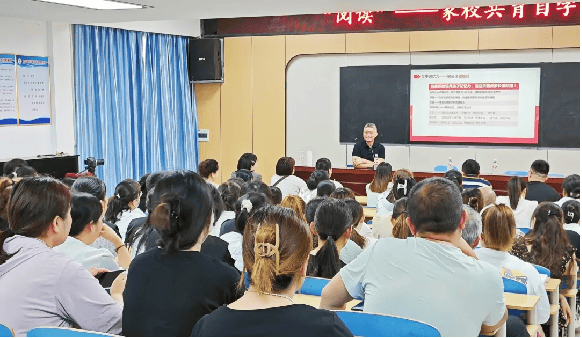 光明日報出版社簽約作家竇羿老師，受邀出席棗莊市薛城區第八屆書香文化節
