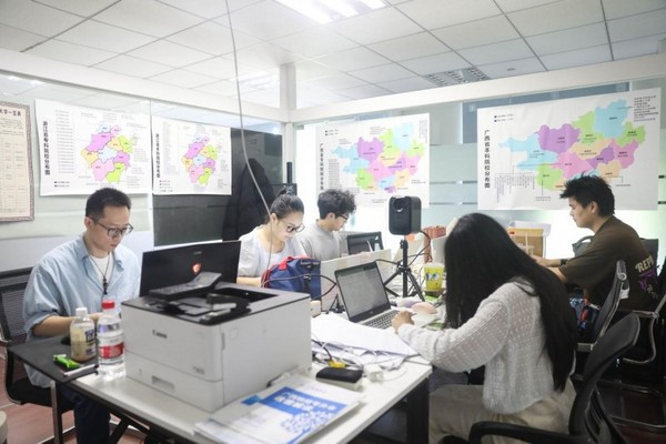 峻江升学2025高考志愿填报公益指导周启动