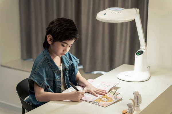 愛德華醫生護眼燈：孩子的專屬眼睛“護衛”與學習好幫手