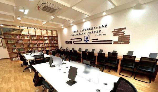 宁波中学获评市中小学“智慧校园标杆学校创建校”