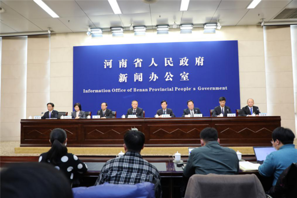河南省召開2021年冬春季疫情防控新聞發布會 校園疫情防控成關注焦點
