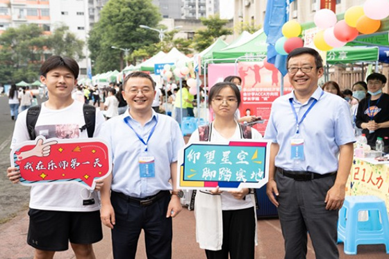樂山師范學院順利開展2021年迎新報到工作
