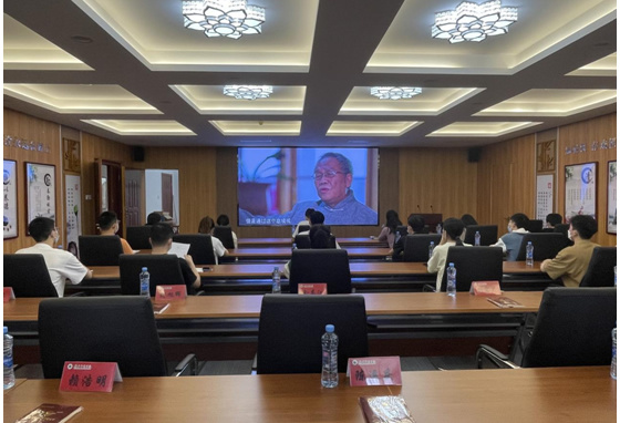 豫章師范學院師生集中觀看廉政教育影片