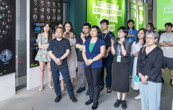 國家藝術基金“數字時代信息可視化設計創新人才培訓”項目集中授課階段結課匯報展在湖北美術學院曇華林校區成功舉辦