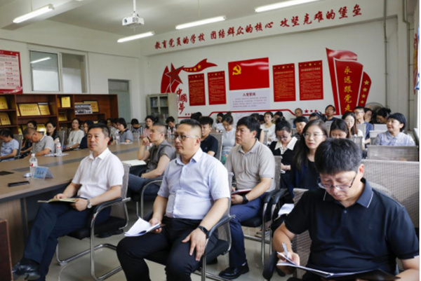 辽宁科技学院副校长葛会奇参加经济与管理学院2025年本科教育教学工作会议