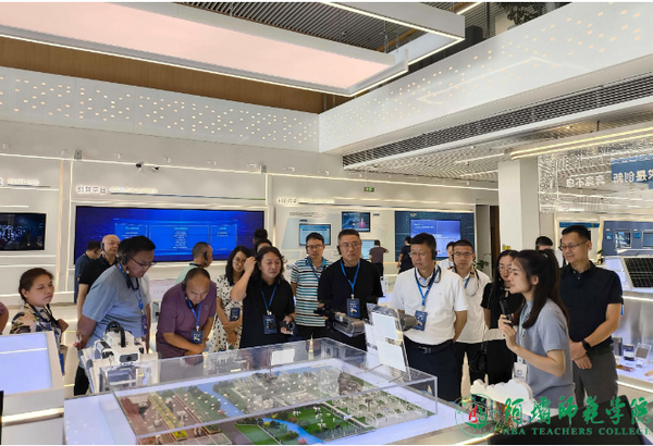 阿坝师范学院中层干部履职能力培训班开展现场教学