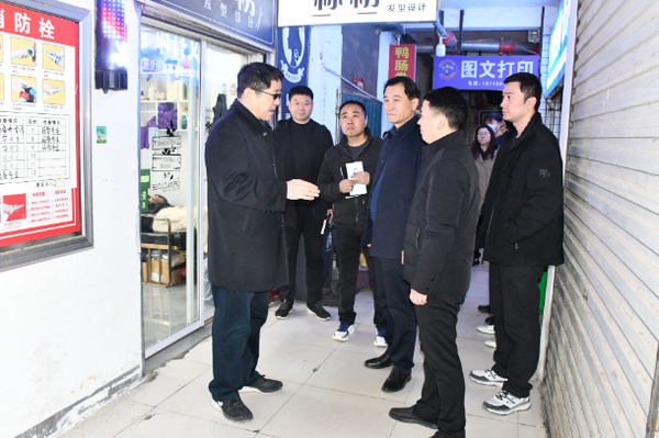 河南城建學院副校長陳松濤實地檢查指導校園安全工作