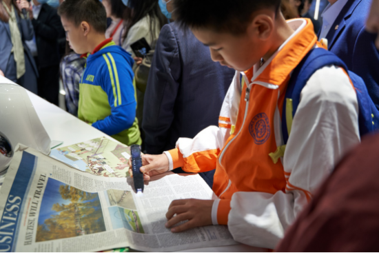 人工智能探访之旅，讯飞词典笔助力获郭沫若奖殊荣学校再攀高峰