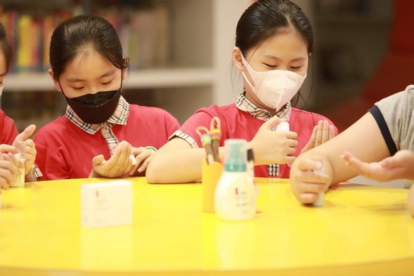 七季攜手廈視少兒頻道走進廈門實驗小學等名校，開展健康校園行公益活動