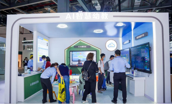 聚力“数字化建设”， 阿尔法蛋 AI 学前教育解决方案亮相中国教装展