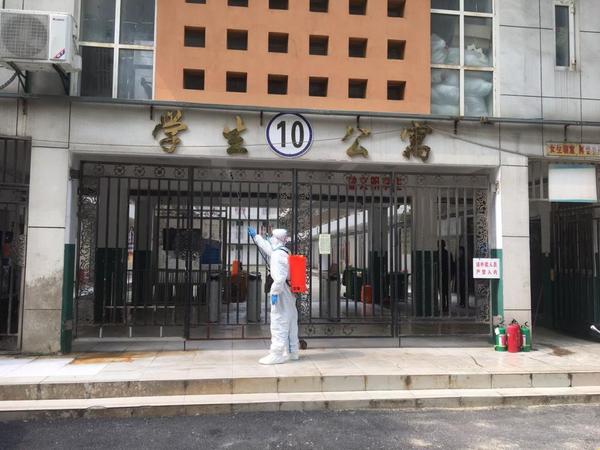 武漢軟件工程職業學院:三次消毒清潔,確保校園安全!