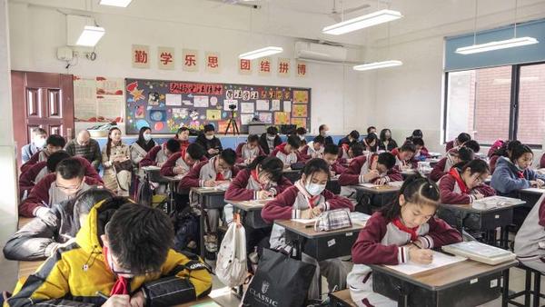 常熟市教育局教育裝備技術中心考察團一行赴蘇考察交流智慧教育建設!