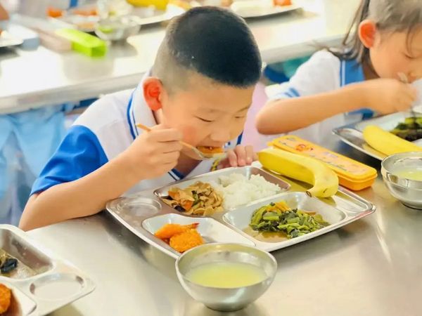 覆蓋率99%！青島城陽中小學食堂承載起“大民生”