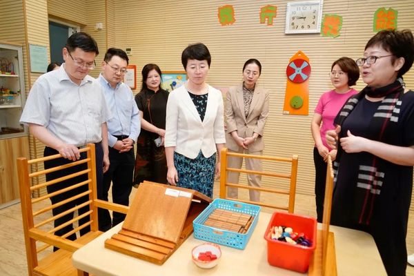 上海市副市長解冬檢查中小學開學準備工作