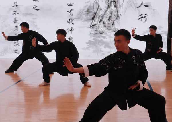 吉林體育學院成功舉辦省級高校2024屆畢業生冰雪體育人才供需見面洽談會暨冰雪產業論壇