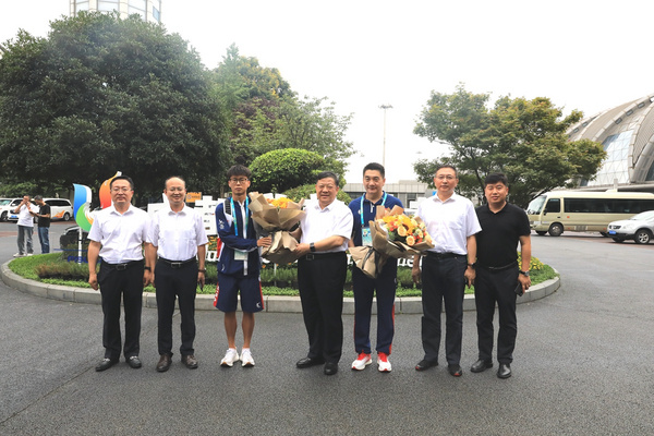 吉大學子馬瑞和隊友獲成都大運會男子半程馬拉松團體賽銀牌
