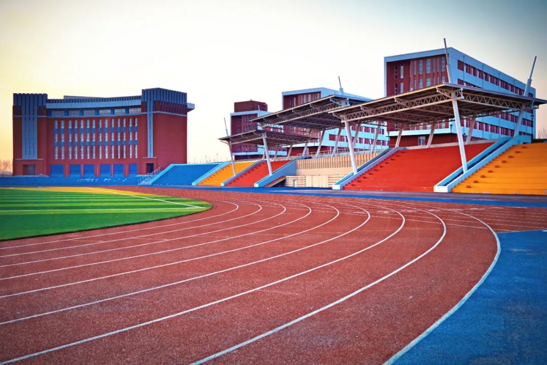 黑龙江工商学院：多功能体育场馆，让你变更好！